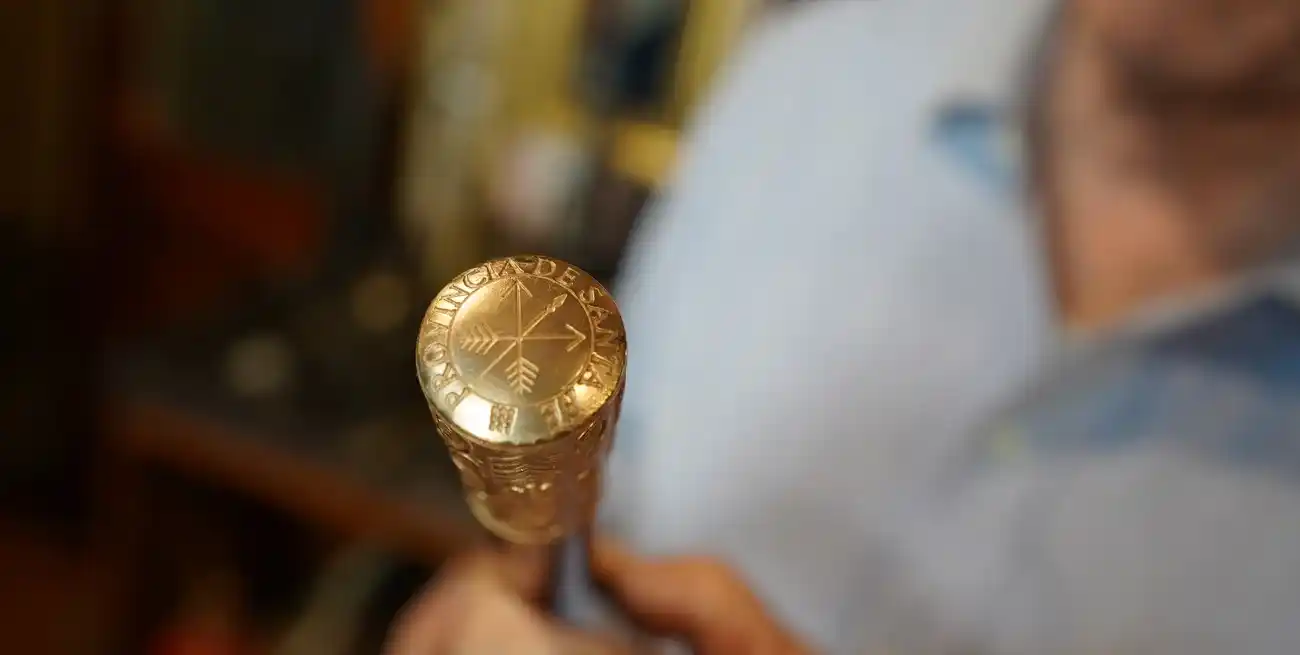 "Provincia de Santa Fe" se lee en la empuñadura. Foto: Fernando Nicola