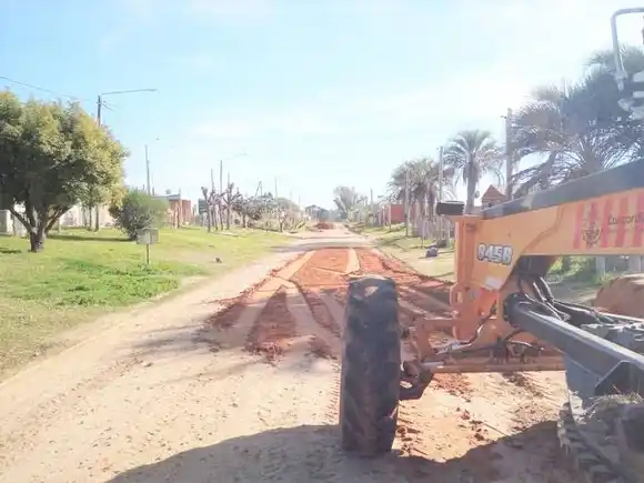 Enripiado y mantenimiento de calles en Osvaldo Magnasco 
