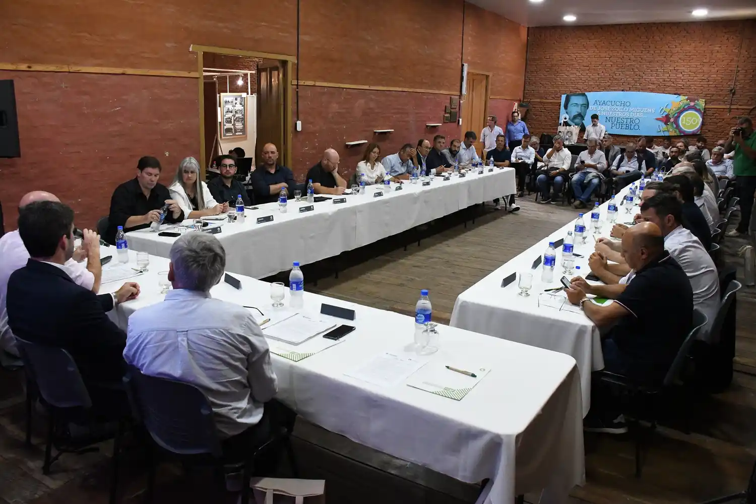 “Necesitamos generar espacios para pensar juntos el desarrollo de nuestras comunidades”, afirmó Gastón en el foro regional de intendentes
