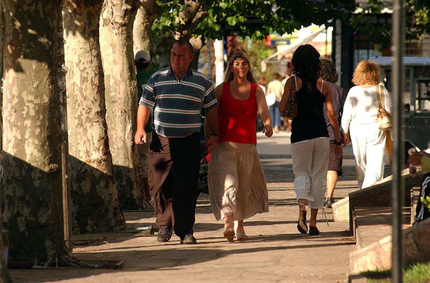 Sorprendente movimiento de personas en los paseos al aire libre