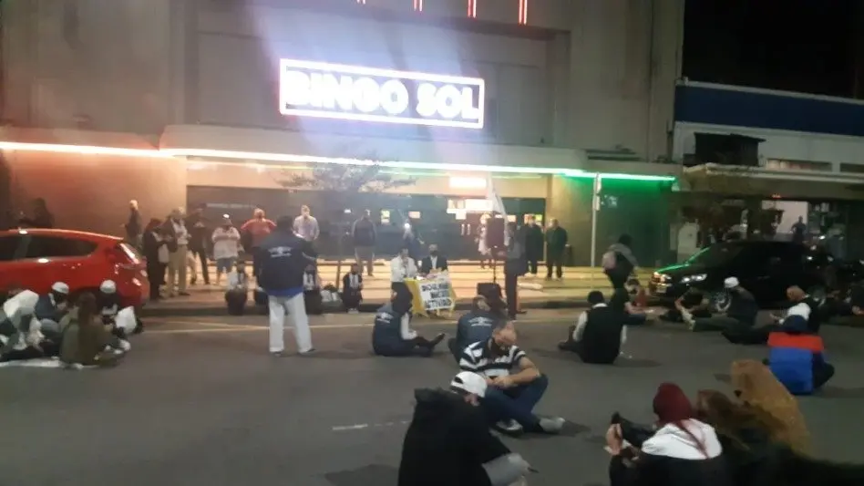 Realizaron bingo callejero para reclamar continuar abiertos como los comercios