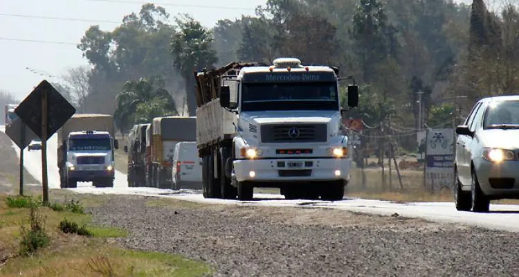 Por el fin de semana largo, restricción de camiones