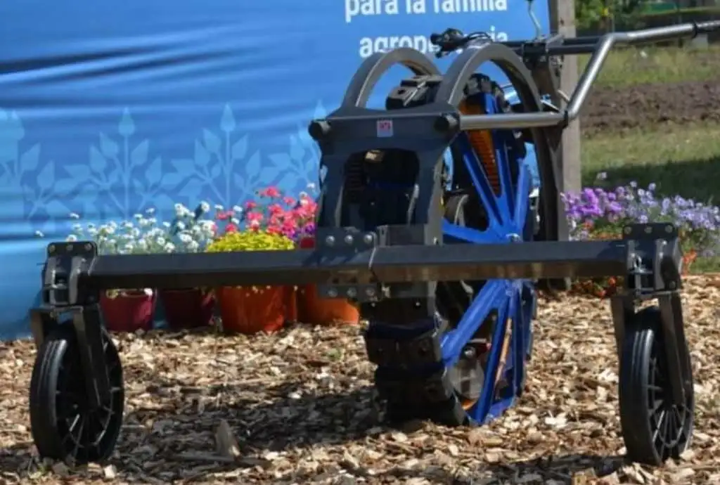 Chango: un minitractor inventado en Casilda, para el trabajo rural en menor escala