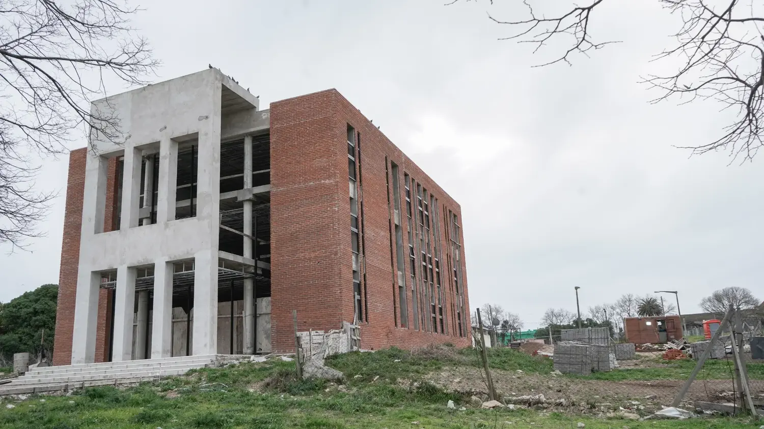 Casa de la Provincia. Avanza la construcción sobre la avenida 58 entre 43 y 47