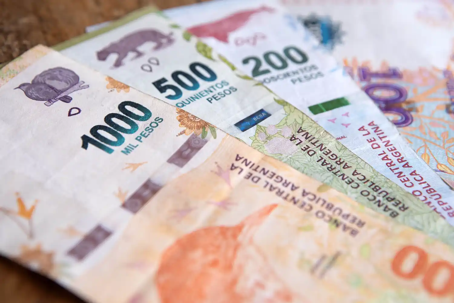 El Gobierno oficializó la suba del salario mínimo: en mayo será de $234.000