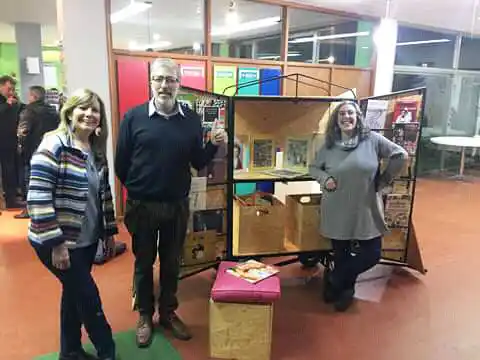 “Biblioteca de bolsillo sobre ruedas”