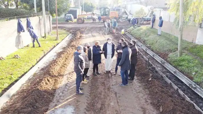 420 cuadras de cordón cuneta: Francolini y Cresto recorrieron obras en distintos barrios