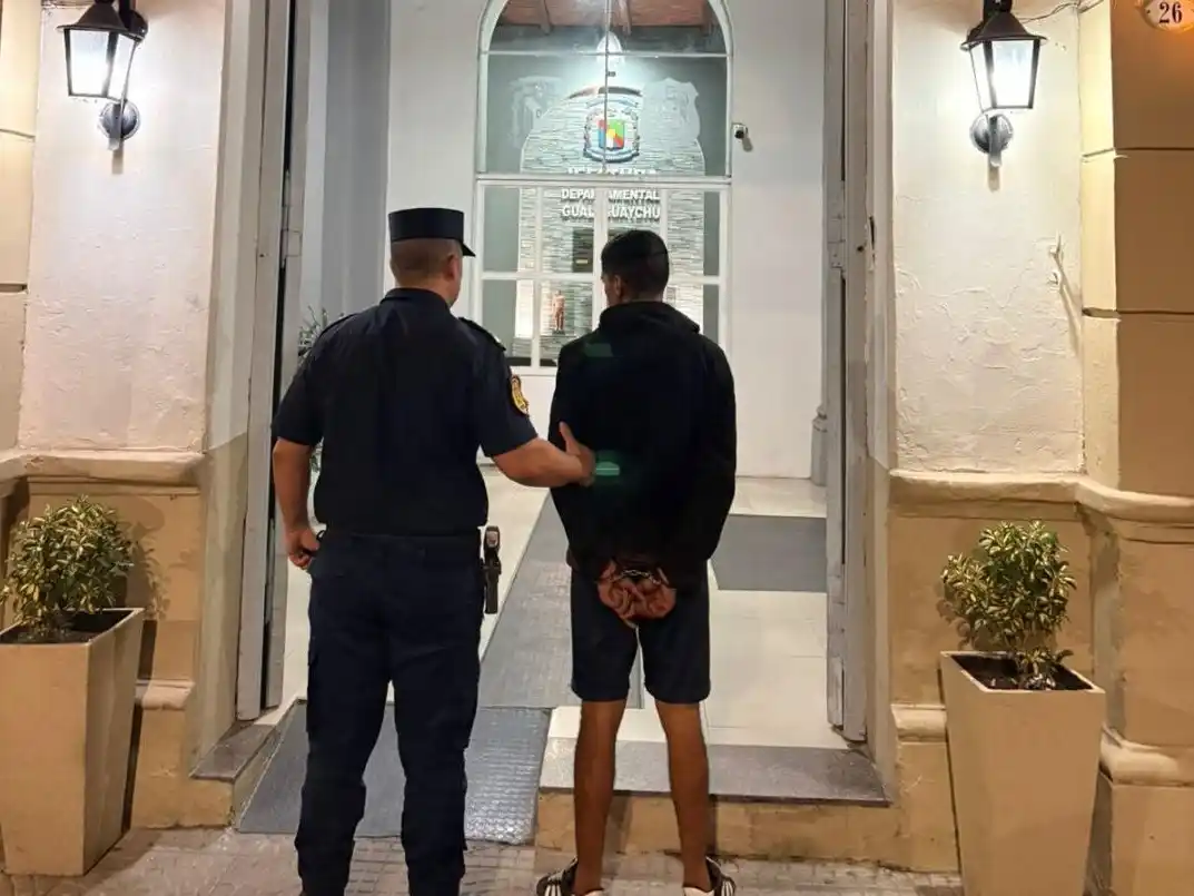 Detuvieron a un joven tras sorprenderlo con dos cubiertas robadas en la vía pública