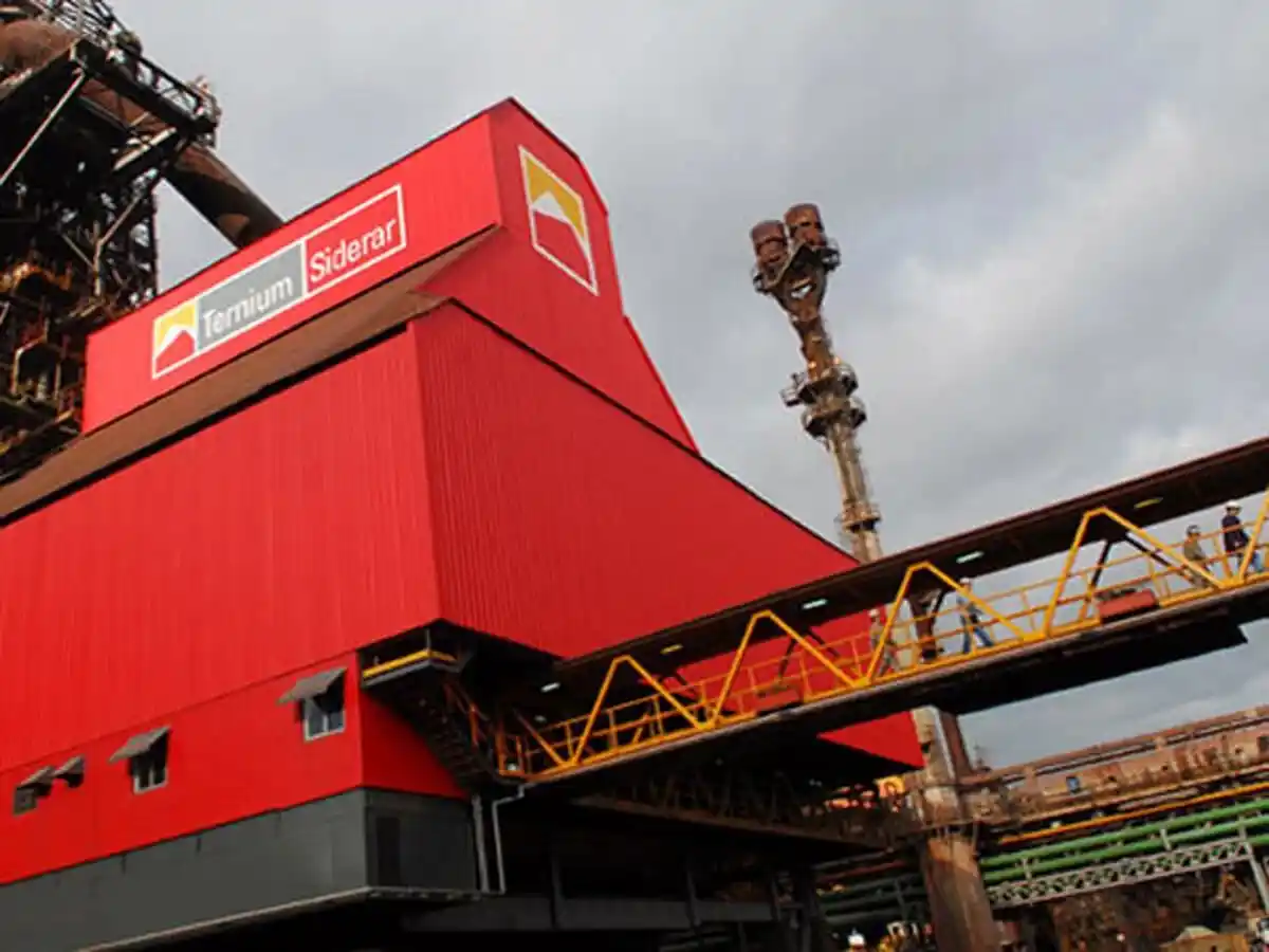 Distintas fábricas avanzan con cierres y despidos por baja en la producción