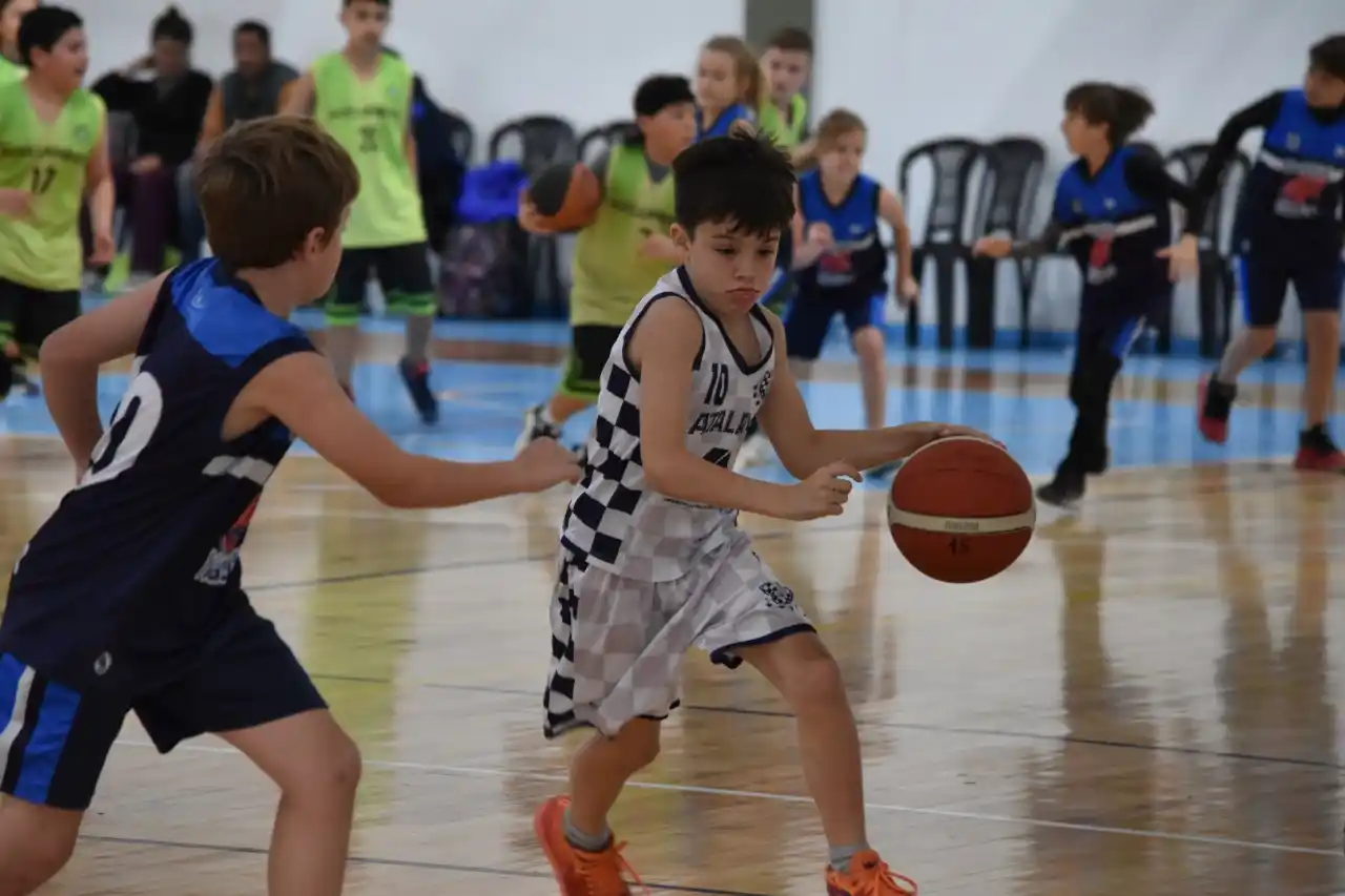 Náutico recibe a 1000 basquetbolistas en el marco del decimosegundo Encuentro Nacional de Minibásquet.