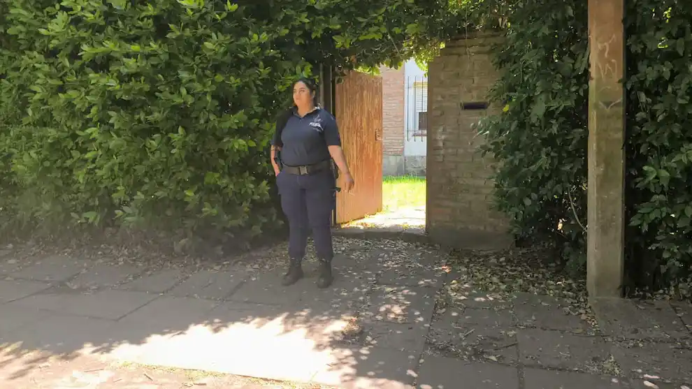 Los investigadores analizan si un allegado estuvo involucrado. (Foto: Infobae)