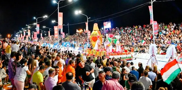 Venta de entradas y armado de tribunas