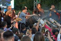 Con el tradicional espiche, comenzó la Fiesta de la Cerveza