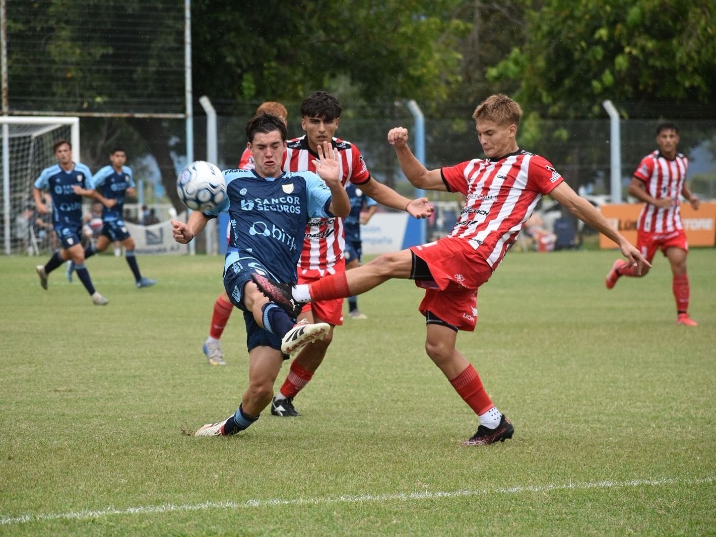 El León venció 2 a 1 a la Crema y sigue en la Copa departamental. Foto: @OficialAMSyD