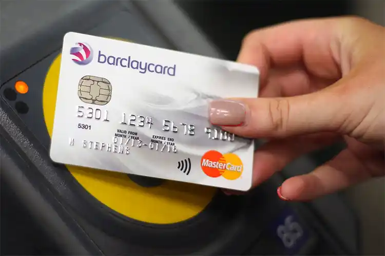 Como en Londres y Río de Janeiro: Proponen permitir pagos en el transporte público con tarjetas de crédito y débito