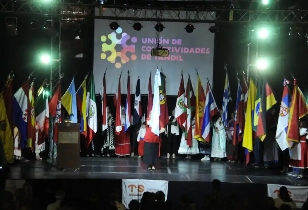 Música, sabores y tradición se unieron para dar inicio a otra Fiesta de las Colectividades