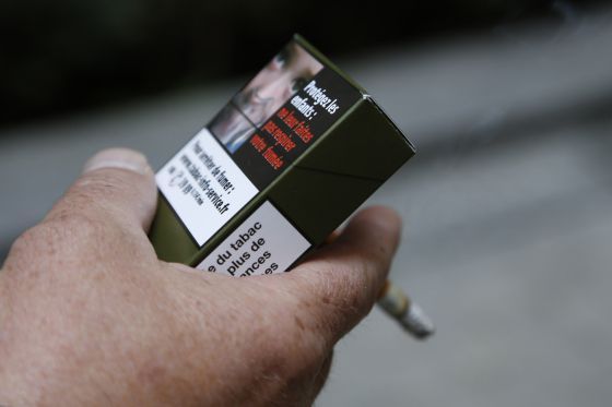 Un hombre amputado tras un tiroteo descubrió su pierna en la foto de una caja de cigarrillos