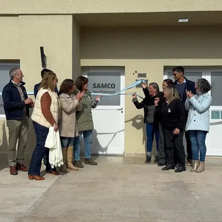La senadora en la inauguración del Centro de Salud en San Francisco.