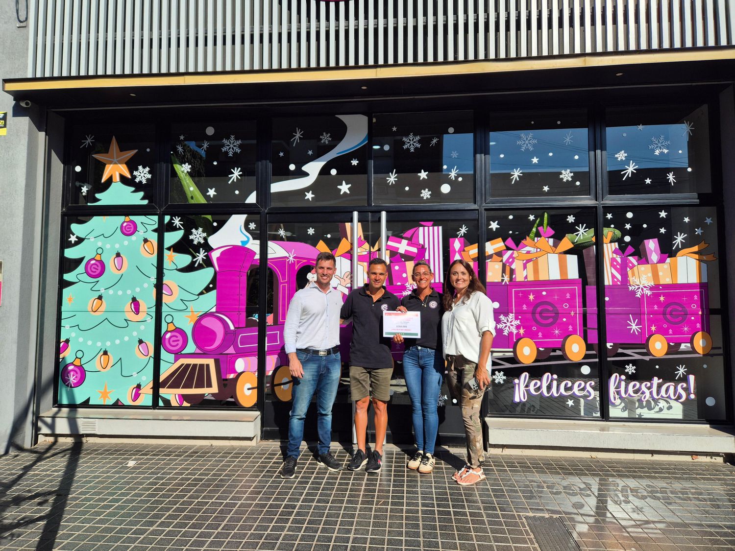 Los propietarios de Electrocelular también donaron su premio