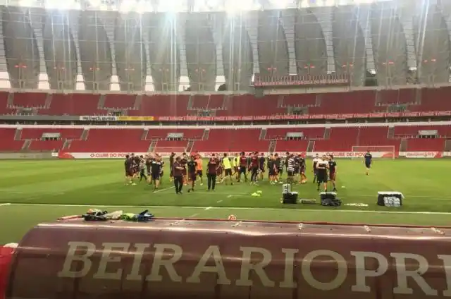 Lanús ya entrenó en Porto Alegre, con la cabeza puesta en la final ante Gremio