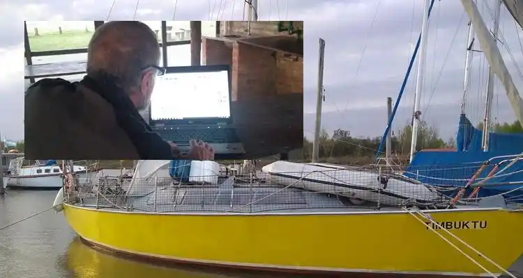 La historia del alemán que recorre el mundo en velero y quedó varado en San Pedro por la bajante del río