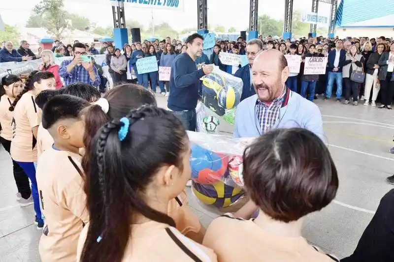 Insfrán: “Las adversidades que se puedan presentar
las vamos a sortear unidos, organizados y solidarios”