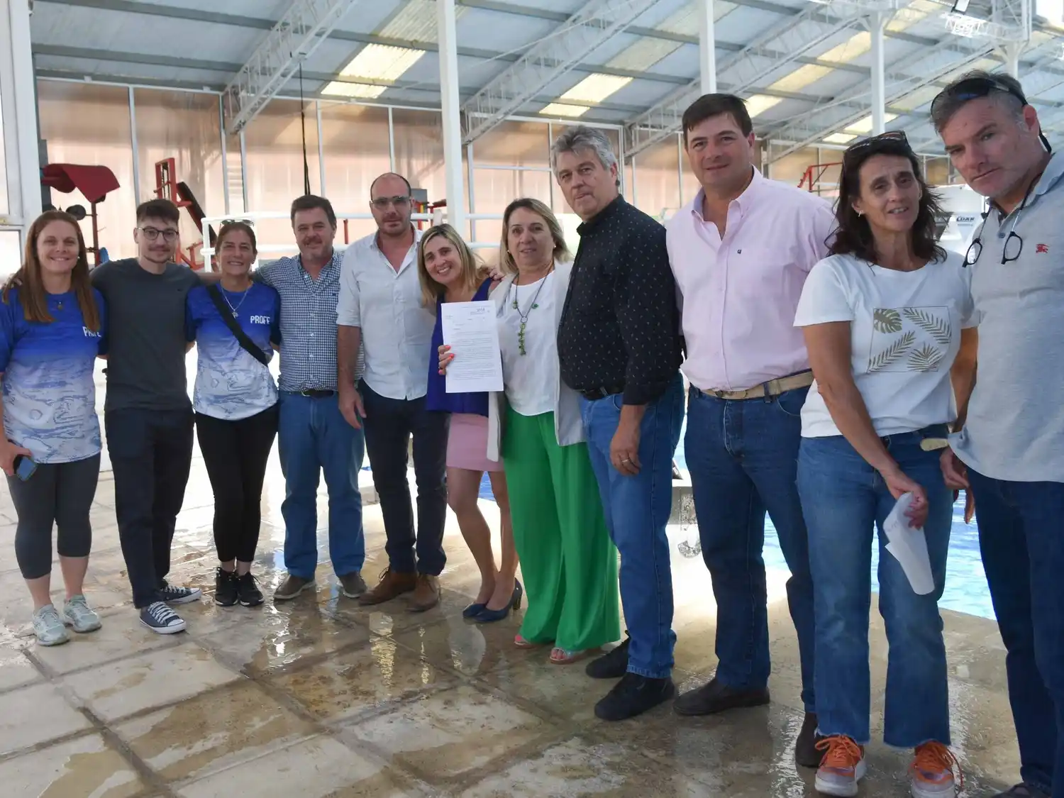 Autoridades políticas y del CEF, tras confirmarse la adquisición de la caldera.