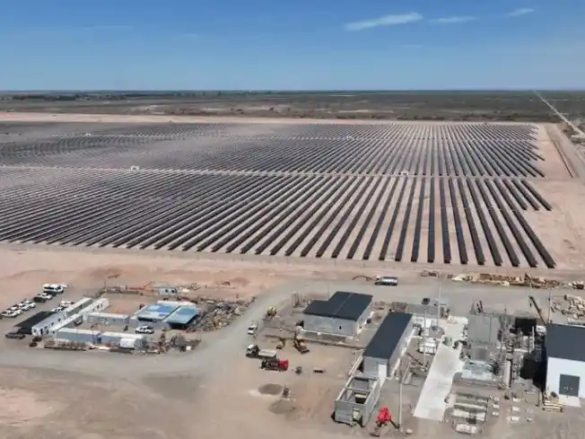 El Quemado, con 360 MW y 511 mil paneles bifaciales sobre 620 hectáreas.
