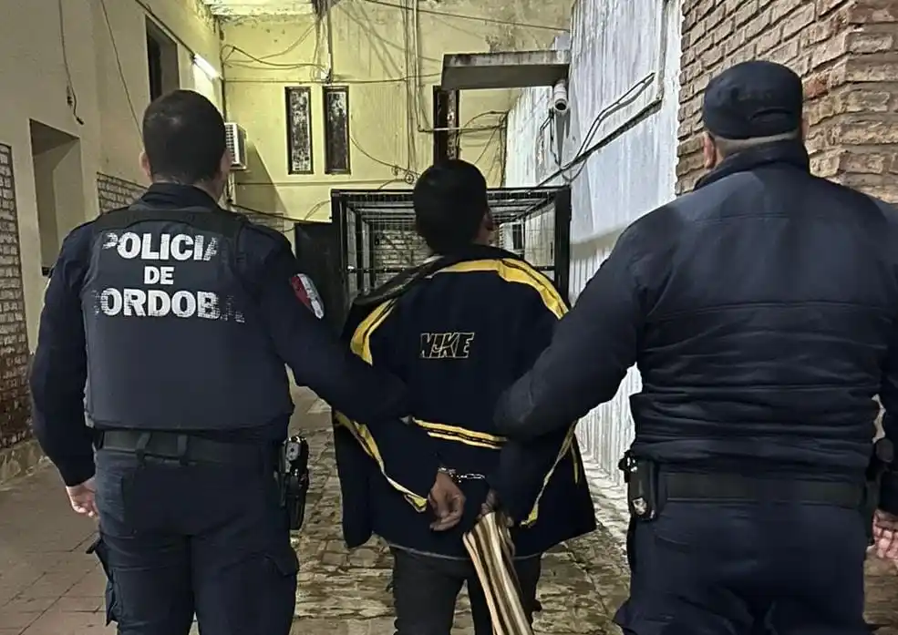 Detienen a hombre en barrio Sarmiento con varios elementos robados