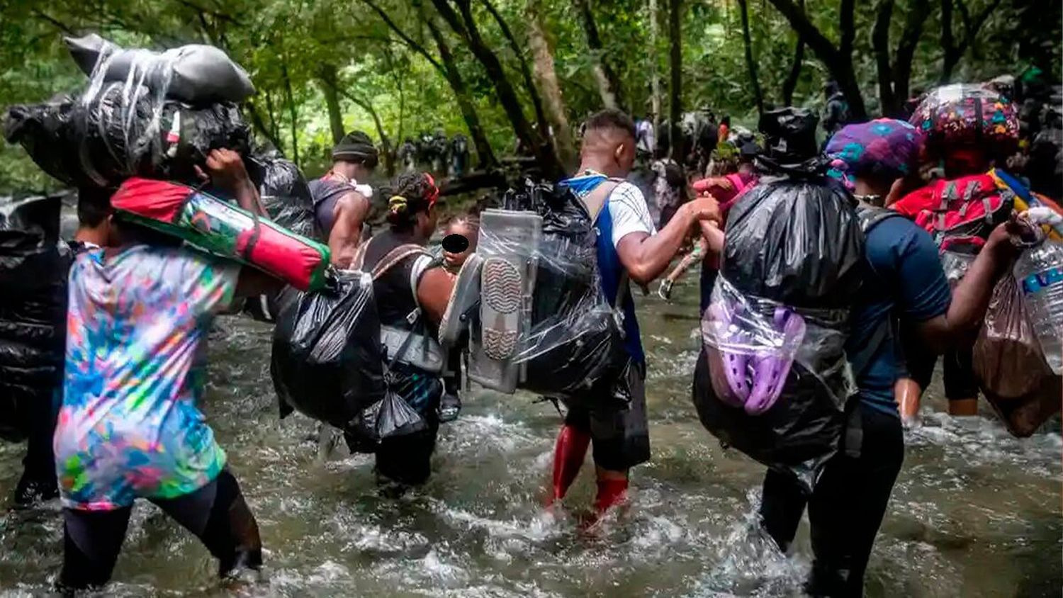 OLVIDANDO EL MIEDO y con la meta puesta en EE.UU.: el peligroso viaje a pie a través del Darién (+Crónica)