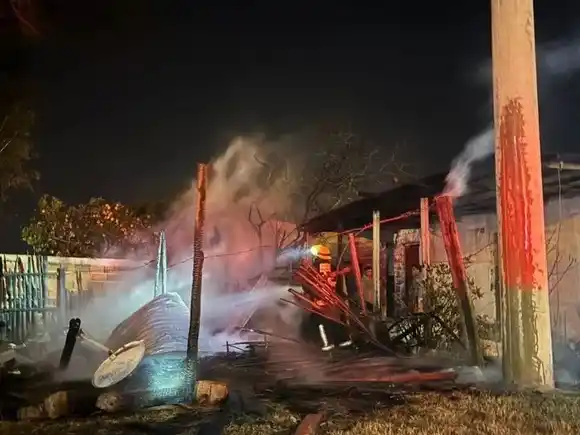 Incendio en una vivienda de madera