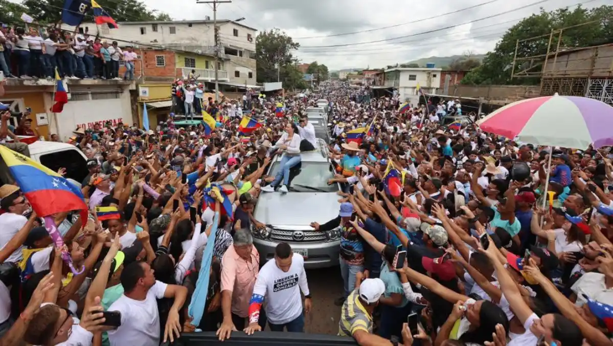 María Corina Machado llama a votar en nombre de LOS PERSEGUIDOS Y LOS QUE HOY ESTÁN SECUESTRADOS