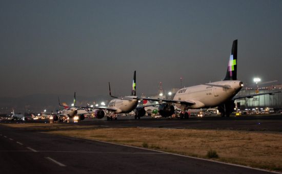 "Ojo por ojo" en el AICM: Estados Unidos propone prohibir el "belly cargo" a aerolíneas mexicanas