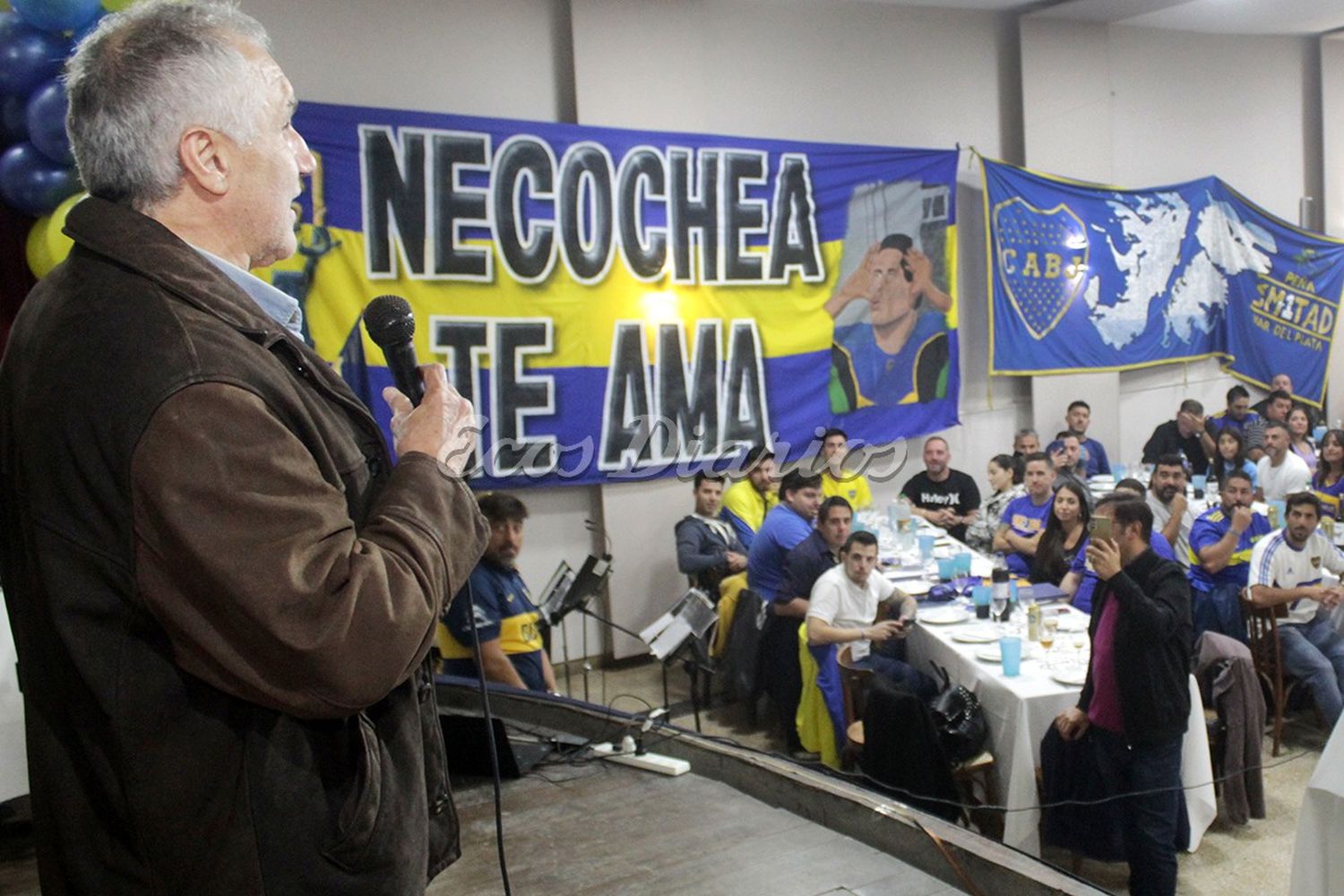 Con el “Beto” Márcico. La peña local “Somos Boca” celebró anoche sus cuatro años