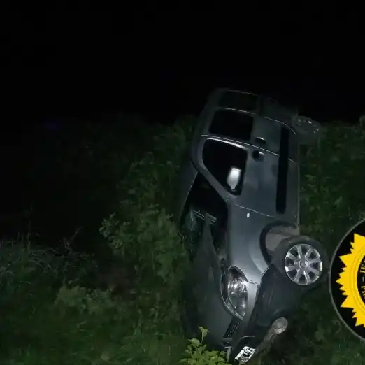 Hospitalizaron a un joven que esquivó una moto sin luces, despistó y volcó