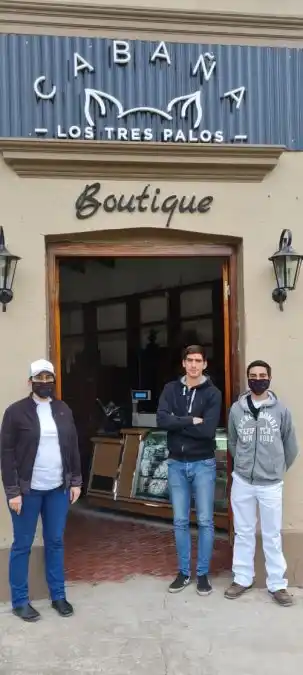 Juan Pitón y su equipo de Cabaña Los Tres Palos