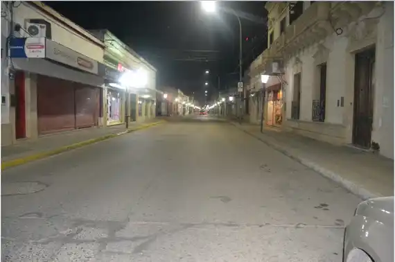 Restricciones Confusión en la 1era noche de cierre comercial