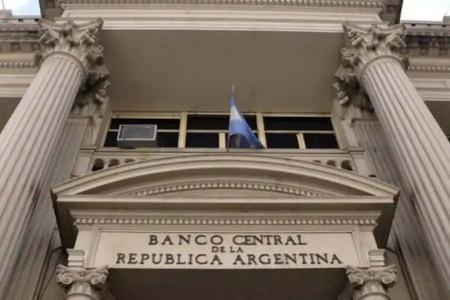 El Banco Central sube otros 5,5 puntos las tasas y las coloca en el 75% o 107% anual (nominal o efectivo)