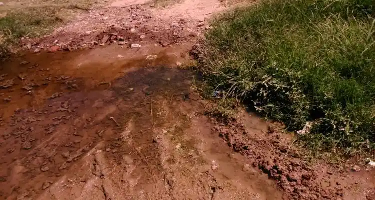 Quejas de vecinos por “aguas servidas” en la calle