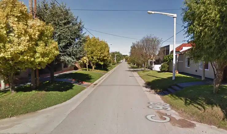 Entraron por el techo a una vivienda y robaron electrodomésticos