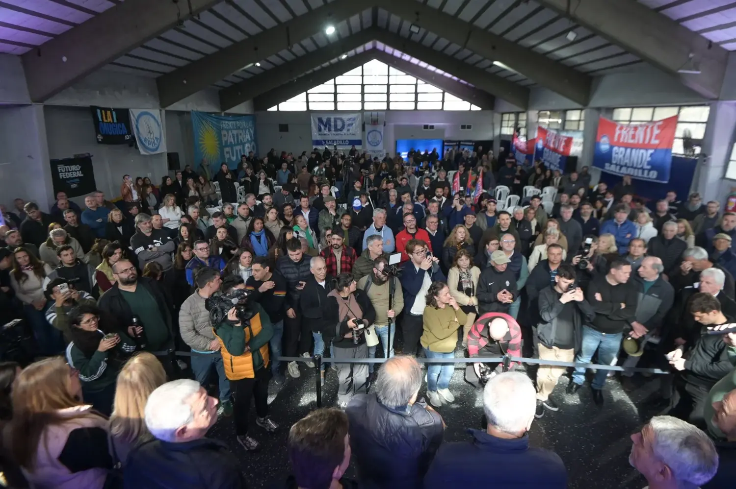 Durante la jornada se abordaron cuestiones político-partidarias y un análisis de la situación económica y social que atraviesan la provincia y el país.