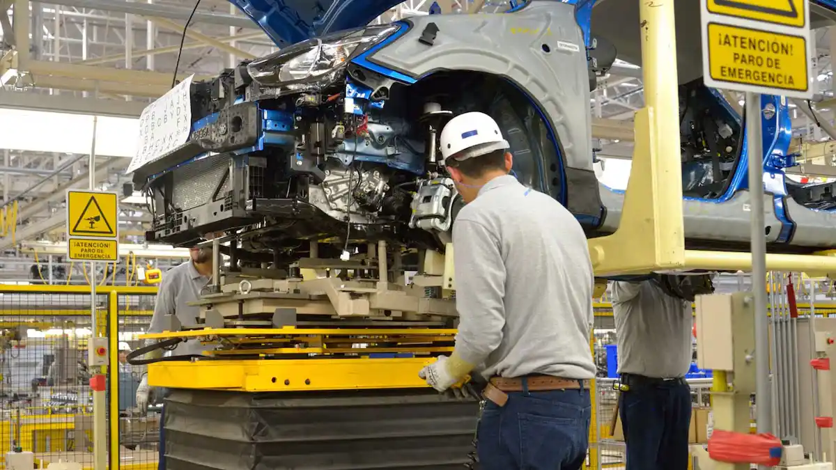 La producción automotriz cayó levemente en marzo debido a reajustes en las terminales