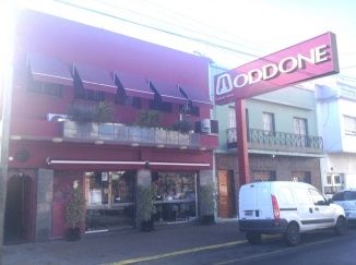 Inseguridad: Filman violento asalto en confitería de Quilmes
