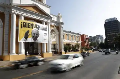 El Papa llega a Chile pero enviará una nota a Macri