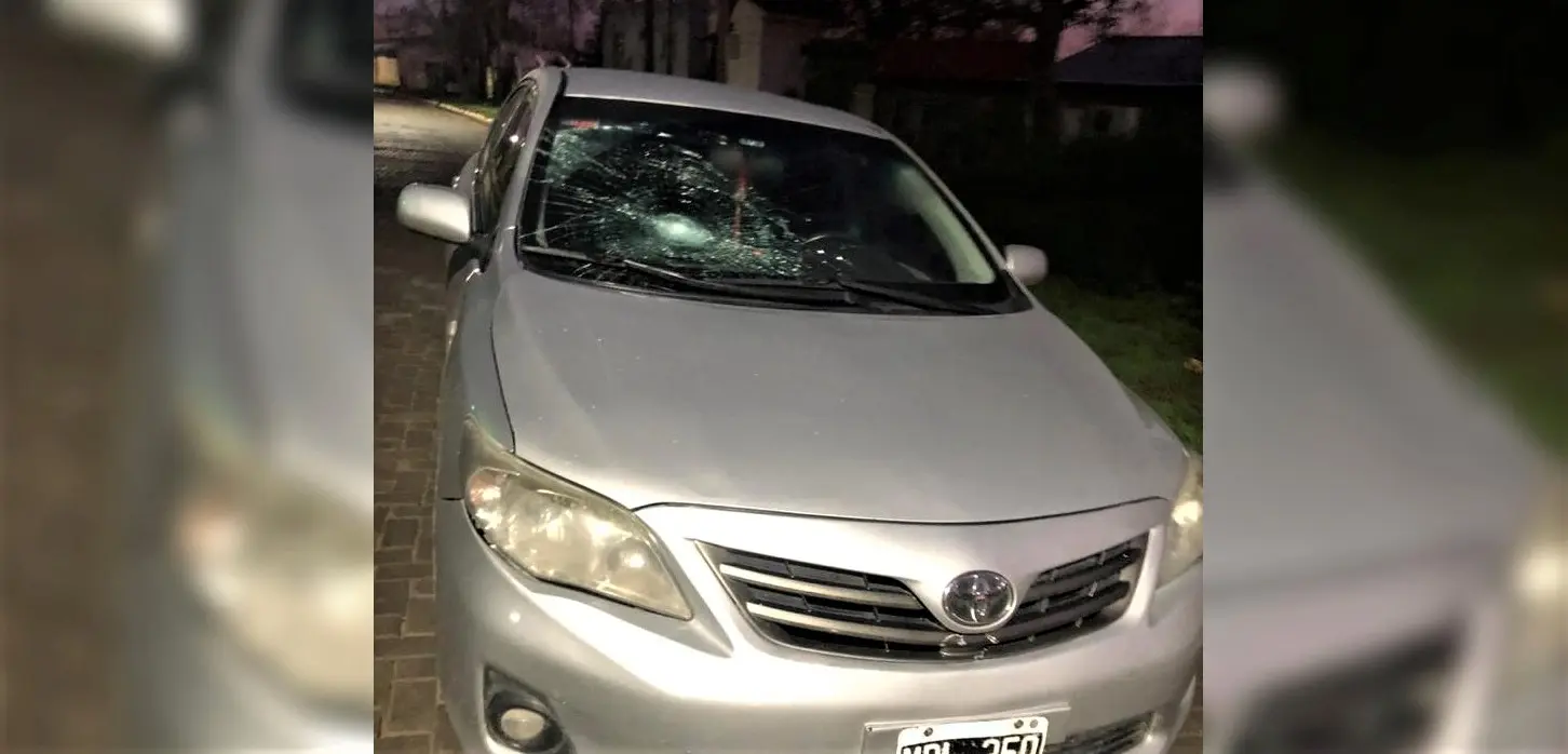 Atropelló en auto a un grupo de chicas que caminaba por Juan Ismael Giménez: dos fueron trasladadas al Hospital
