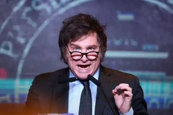 "Hoy comienza el fin de la decadencia argentina": las frases del primer discurso de Javier Milei como presidente electo