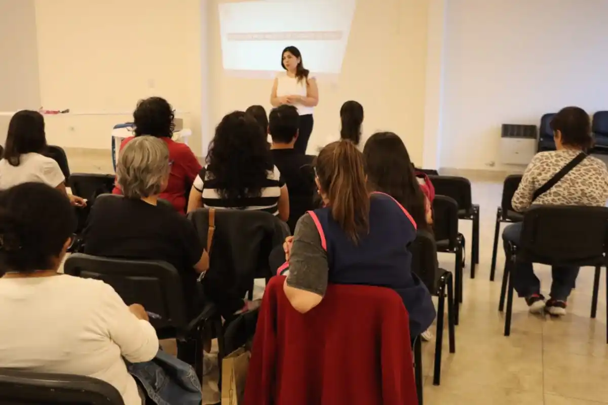 Con un primer encuentro dedicado a la primera infancia, comenzó la capacitación para agentes de cuidado de niños y adolescentes