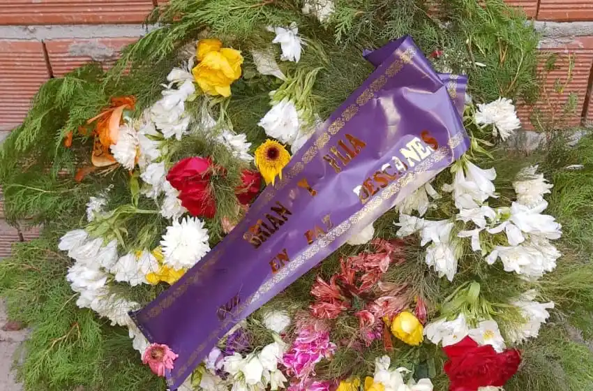 Perversa amenaza con corona fúnebre: «Soy uno de los más hijos de puta de zona oeste, les voy a matar hasta el perro»