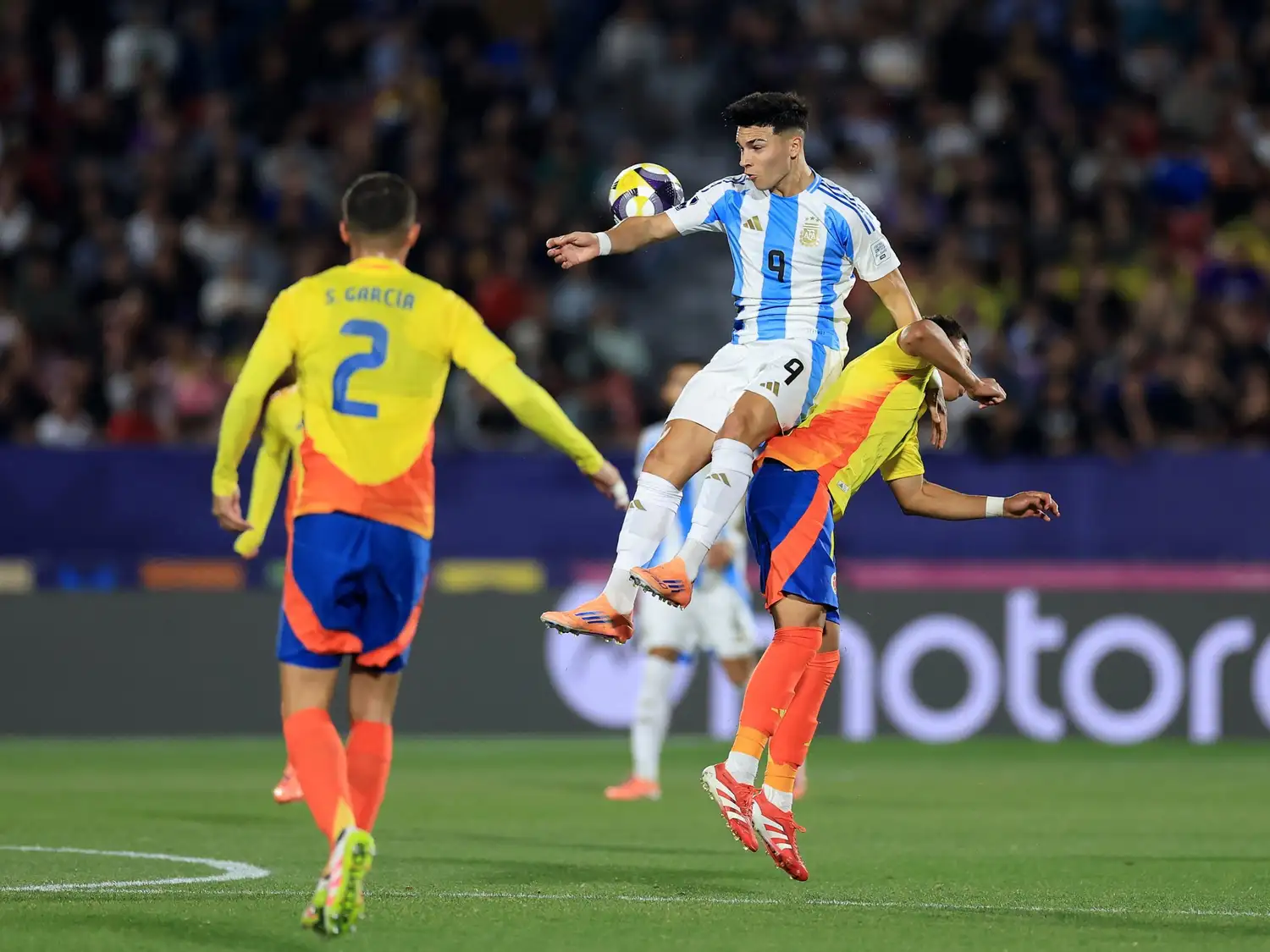 Argentina impuso su carácter para ganar un duelo muy cerrado.