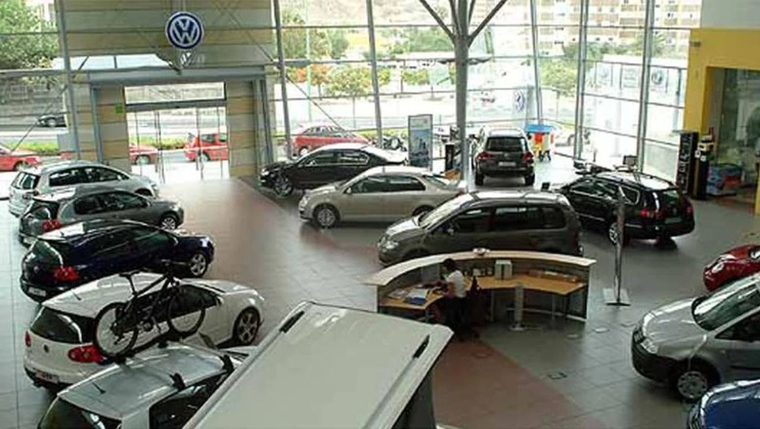 Ahora se requieren 5 meses más de trabajo para comprar un auto 0Km   